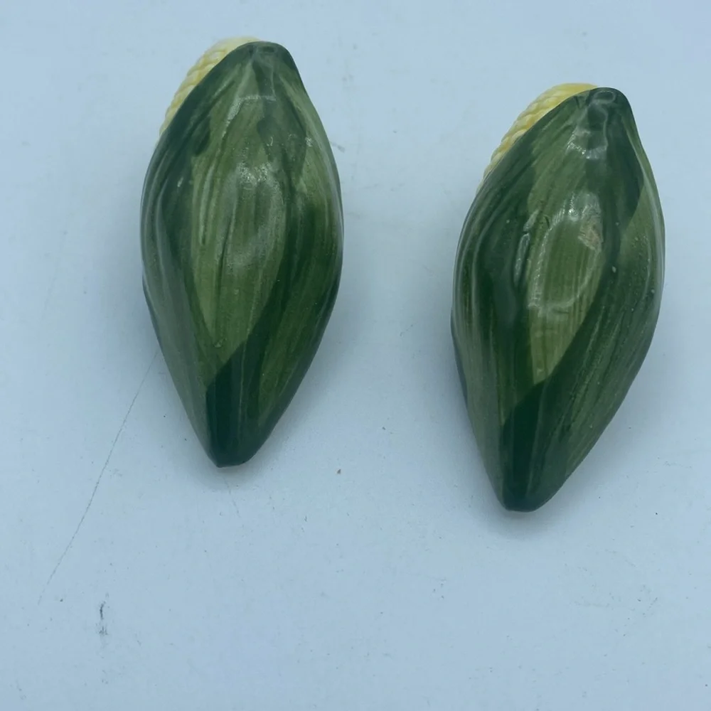 VTG Corn on the Cob Shaped Salt and Pepper Shakers ceramic